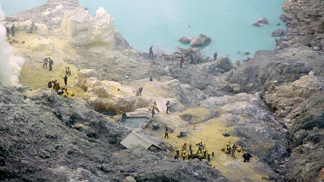 Sulfur extraction, Kawah Ijen volcano, Java Island, Indonesia