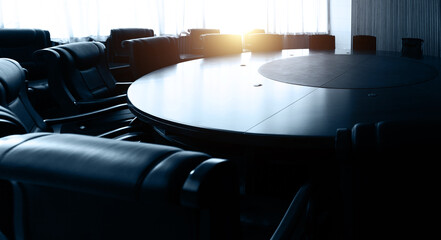 Conference table and chairs in empty meeting room - obrazy, fototapety, plakaty