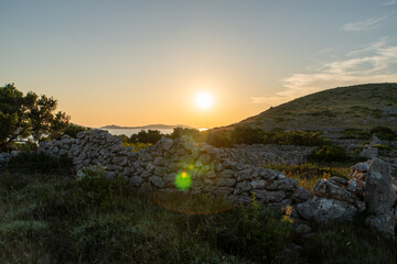 Sonnenuntergang von einer kroatischen Insel mit Blick aufs Meer