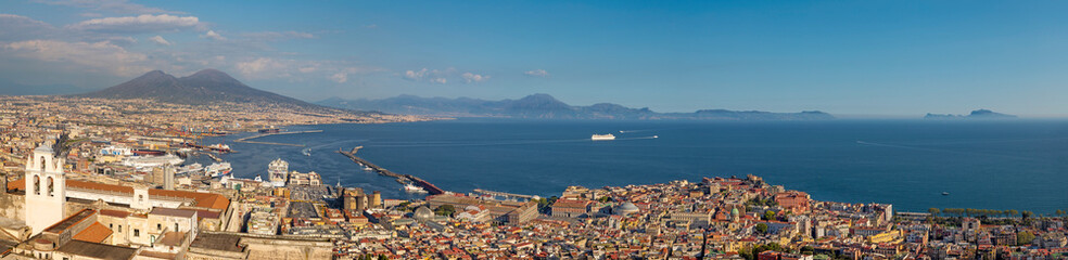 Fototapeta na wymiar The panorama of Naples 