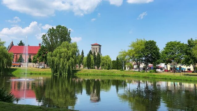 Mój filmCity park landscape with lake and fountain. Brzeziny, Poland.