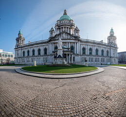 Obraz premium The neo-Baroque Belfast City Hall is home to a memorial garden at Northern Ireland
