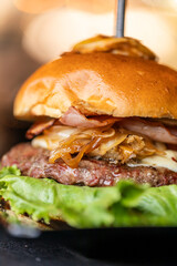 Hamburguesa con cebolla 