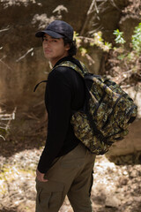 Naklejka premium backpacker hiker traverses the natural landscapes of Guanajuato, Mexico