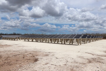 Paneles solares para hacer funcionar bombeo para riego