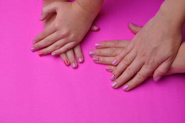 unhas pintadas de rosa estilo barbie 