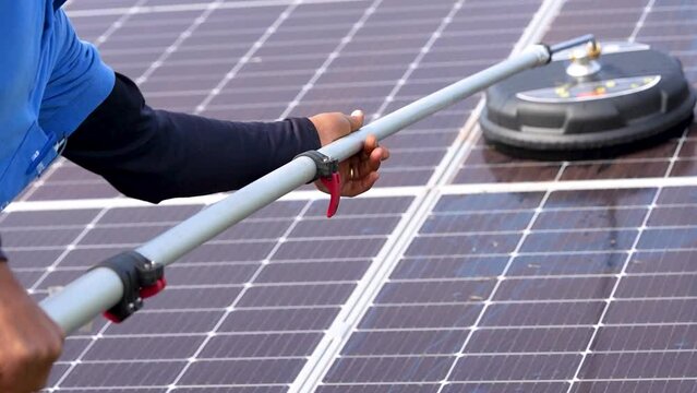 Limpeza e manuten&ccedil;&atilde;o de Usina Solar em placas solar Fotovoltaico 