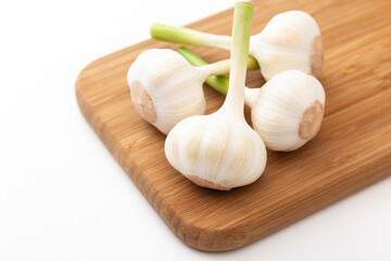 白背景にニンニク
