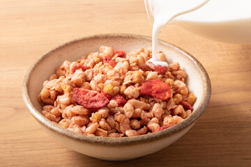 ストロベリーグラノーラ