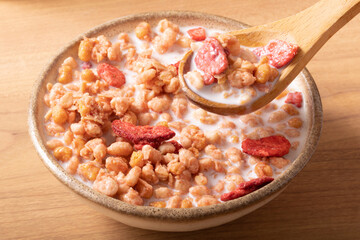 ストロベリーグラノーラ