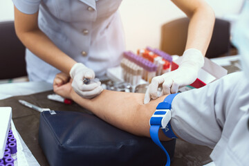 Obraz premium A nurse is taking a patient's blood test.