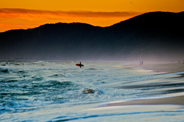 Fototapeta premium Amanhecer na praia do Campeche, Florianopolis, Santa Catarina.