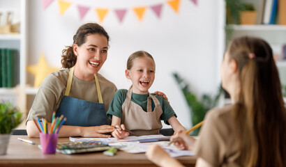 Obraz premium kids and teacher at the art class