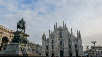 Fototapeta na wymiar Piazza Duomo in Milan