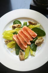 Artichoke salad with salmon