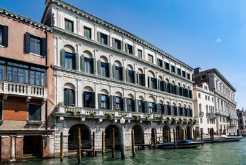 Fototapeta na wymiar View of the palazzo Moro Lin on the banks of the Grand Canal in Venice. Italy