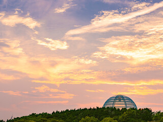 夏の夕景、葛西臨海公園の水族館