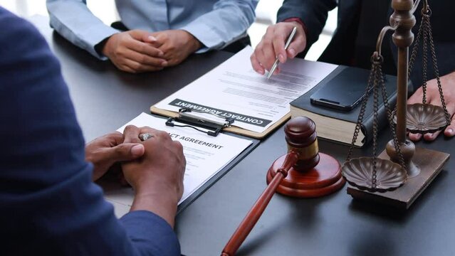 Attorneys or lawyers are advising clients in defamation cases, they are collecting evidence to bring charges against the parties for damages. The concept of defamation case counseling.
