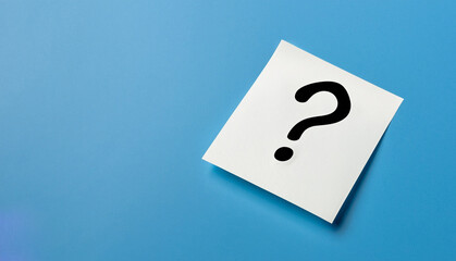 Note paper with question mark on blue background	