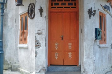 Fototapeta na wymiar Classic wooden door on an old house building.
