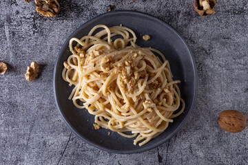 Spaghetti with walnut cream. Simple, nutritious and tasty dish suitable for those who follow a vegetarian diet.