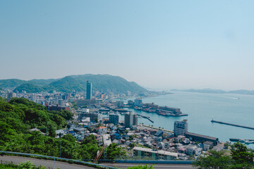 青空と関門海峡の美しい眺め