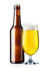 Bierglas und Bierflasche