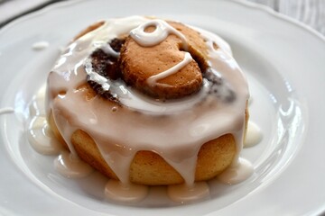 Cinnamon roll with icing