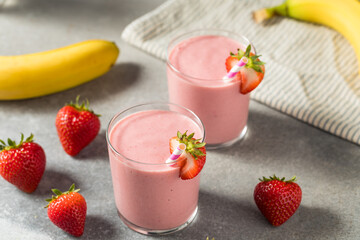 Healthy Homemade Strawberry Breakfast Smoothie