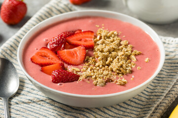 Homemade Strawberry Smoothie Bowl