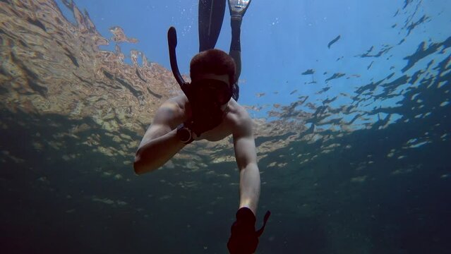 Freediving snorkeling one breath sea bottom rock formation fish dive 4kuhd