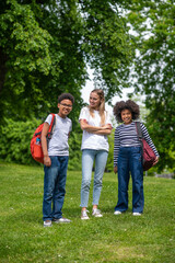 Obraz premium Volunteer spending time with kids and all looking happy