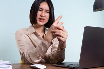 Asian business woman has hand pain in office