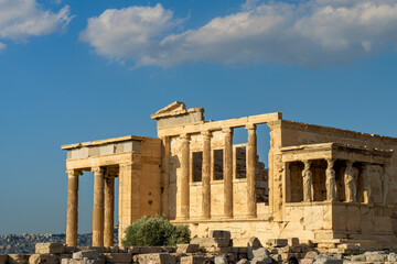Fototapeta na wymiar acropole antiquité athènes au coucher du soleil avec un ciel bleu