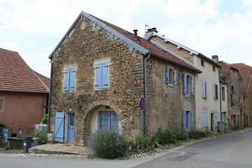 Fototapeta na wymiar Maisons typique, village de Chariez, département de Haute Saone, France
