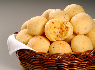 Pão de queijo , servido em cesta