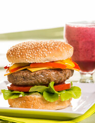Hambúrguer ,cherburguer,f eito em casa, caseiro