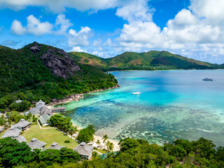 Obraz premium Praslin Seychelles tropical island with withe beaches and palm trees. Aerial view of tropical paradise bay with granite stones and turquoise crystal clear waters of Indian Ocean