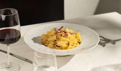 pasta carbonara italian dish