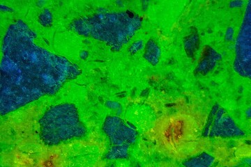 Fluorescence microscope photo of a concrete thin section
