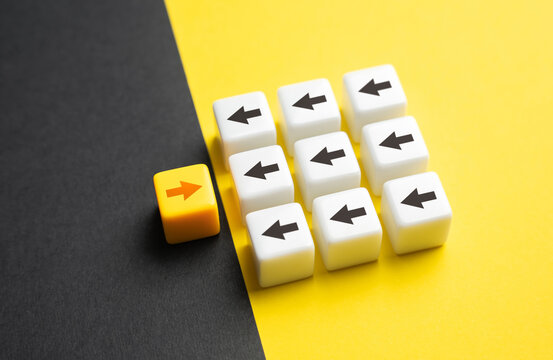 Confront the overwhelming number of opponents. Compete with an outnumbered enemy. Go against everyone. Pressure on dissenters. Confrontation and rivalry.