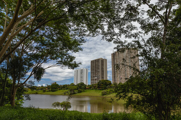 Lago na cidade de Uberaba, Estado de Minas Gerais, Brasil