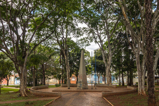 pra&ccedil;a p&uacute;blica na cidade de Uberaba, Estado de Minas Gerais, Brasil