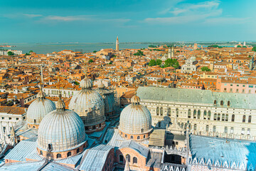 Fototapeta na wymiar view of the city of Venice