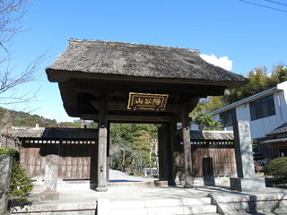 鎌倉市の龍宝寺（山門）