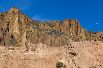Fototapeta premium Exploring the beautiful Palca Canyon, a natural sight in the surroundings of La Paz, Bolivia - Traveling South America