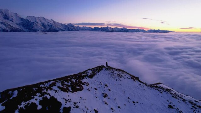 Vue a&eacute;rienne par drone de la chaine des fiz au dessus de la m&egrave;re des nuages pendant le coucher de soleil, Passy, Haute Savoie, France 