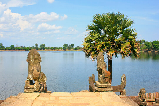 Singha statues at Srah Srang in Siem Reap