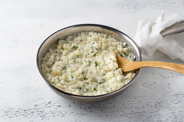 Risotto with pear and blue cheese in a frying pan on a blue background, cooking step by step, step 8 - 625542913