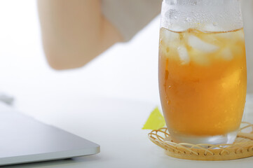 涼しげなアイスティー